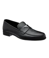 Plaque Logo Grained Leather Loafers