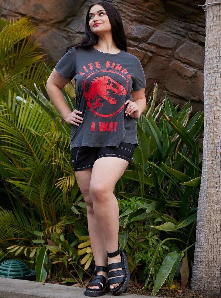 Her Universe Jurassic World Life Finds A Way Boyfriend Fit Girls T-Shirt Plus