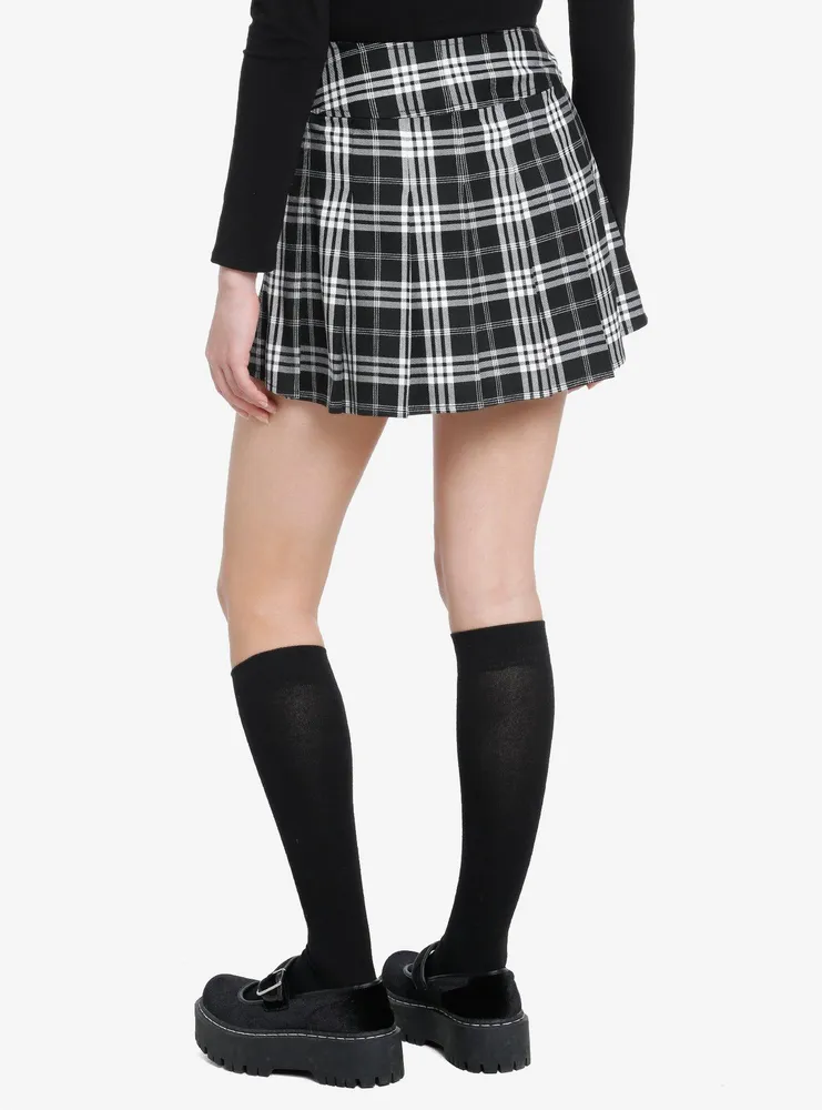 Cosmic Aura Black & White Plaid Belt Mini Skirt