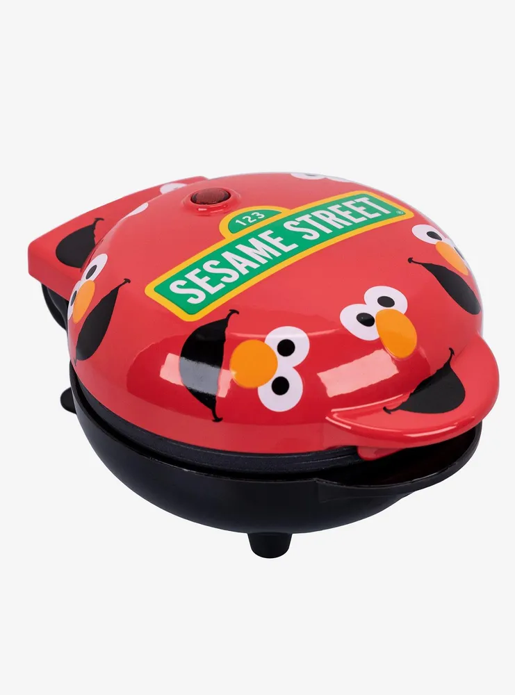 Uncanny Brands Sesame Street Elmo Mini Waffle Maker