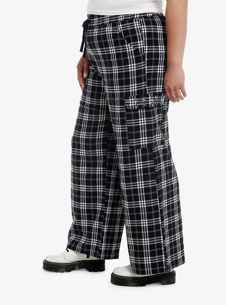 Black & White Flannel Grommet Cargo Pocket Lounge Pants Plus