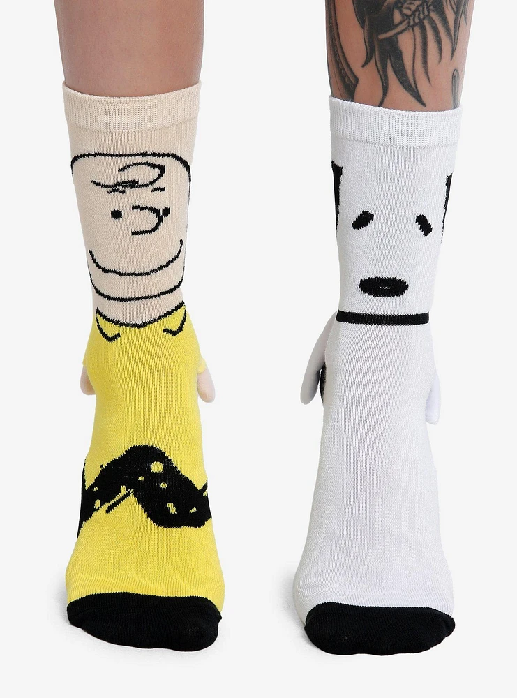 Peanuts Snoopy & Charlie Brown Magnetic Arms Mismatch Crew Socks