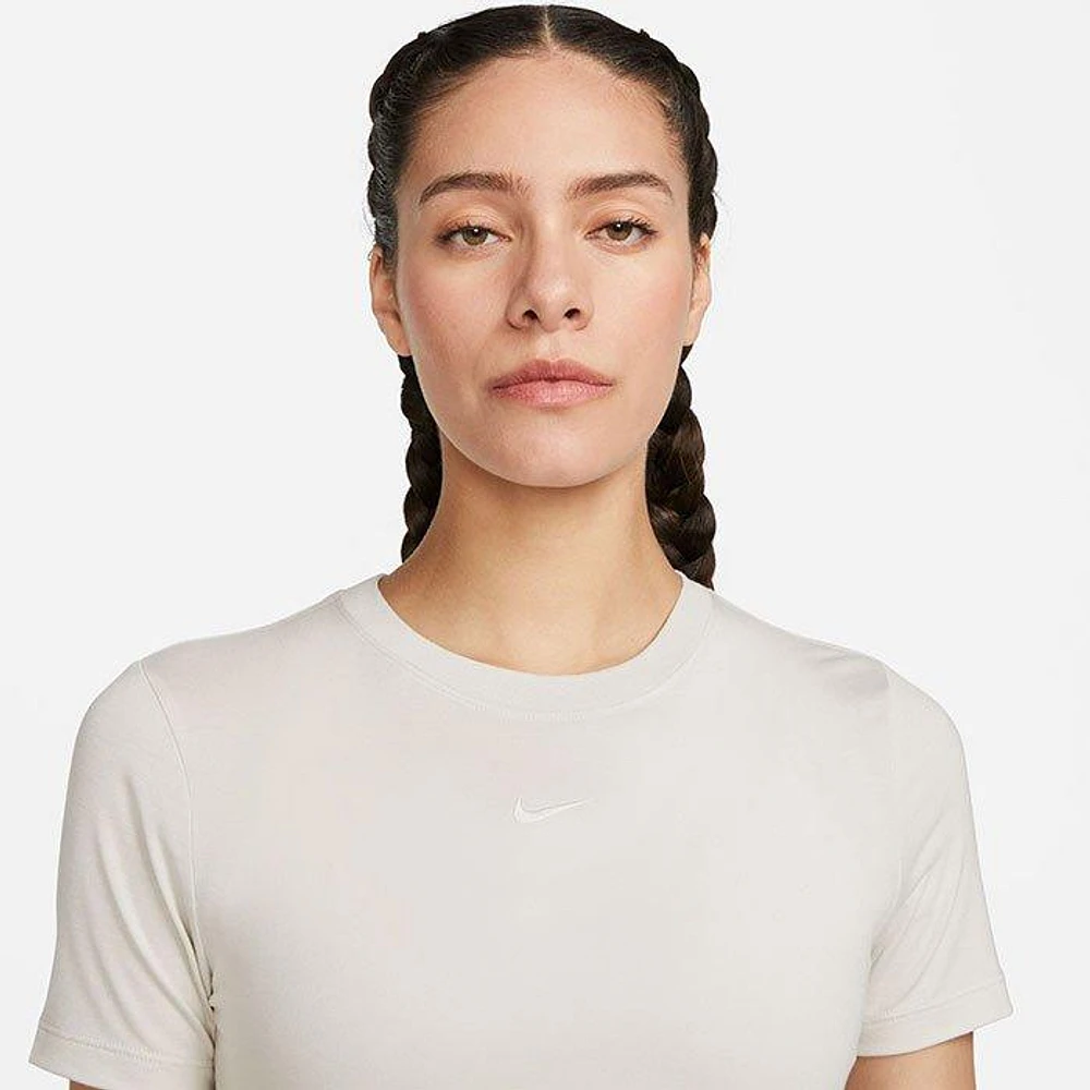Women's Sportswear Essential Slim Fit Crop T-Shirt