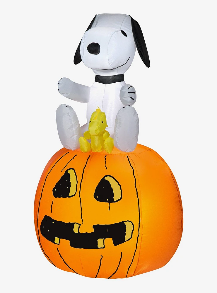 Peanuts Snoopy And Woodstock On Pumpkin Inflatable Décor