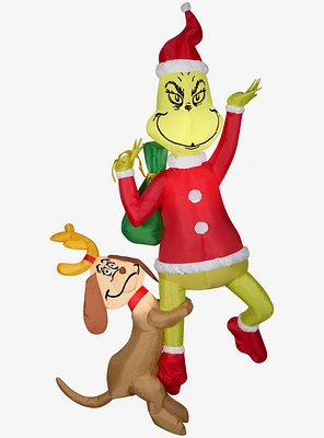 Grinch Hanging Grinch With Max Airblown