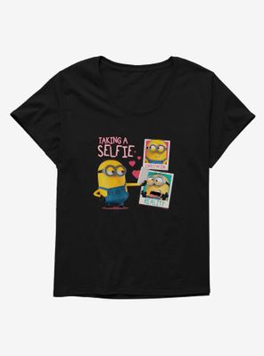 Minions Taking A Selfie Hearts Womens T-Shirt Plus