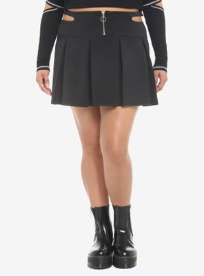 Black Side Cutout Pleated Skirt Plus