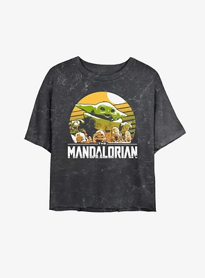 Star Wars The Mandalorian Grogu Playing With Stone Crabs Mineral Wash Girls Crop T-Shirt