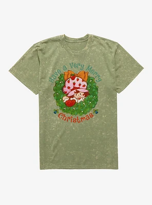 Strawberry Shortcake Merry Christmas Wreath Mineral Wash T-Shirt