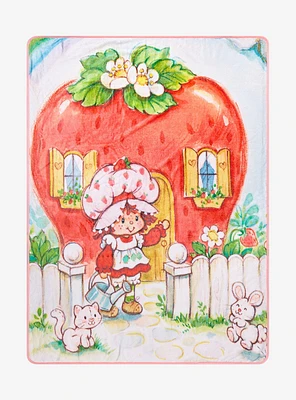 Strawberry Shortcake Strawberry House Illustrated Fleece Throw