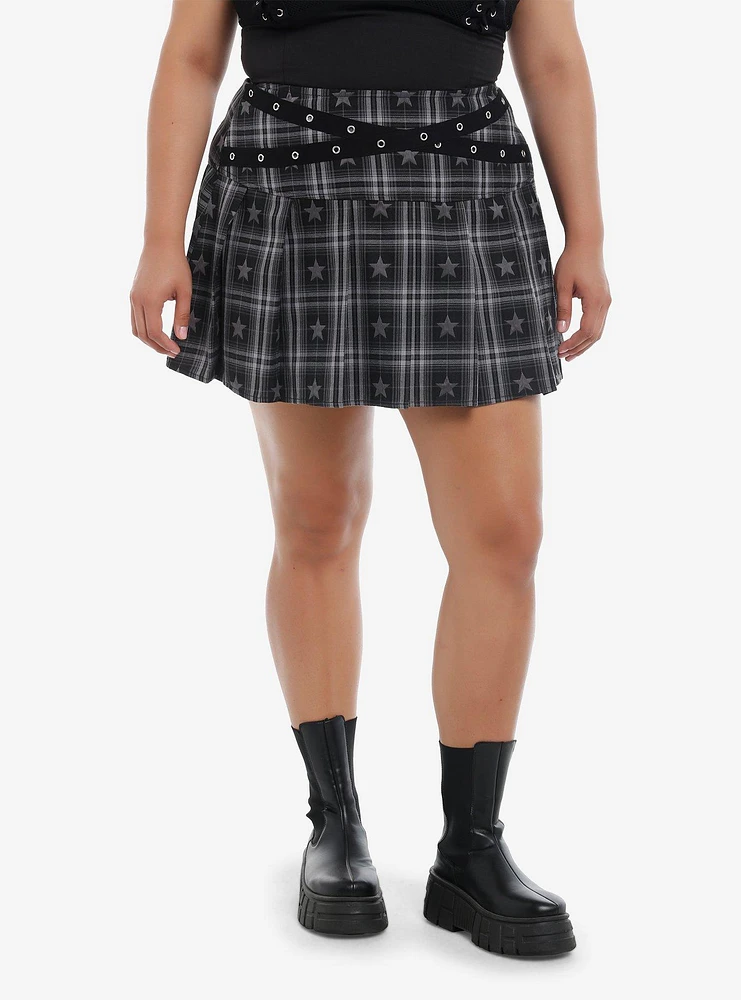 Social Collision Grey Star Plaid Grommet Skirt Plus