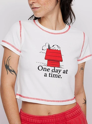 Samii Ryan Peanuts Snoopy Doghouse Women's Cropped T-Shirt