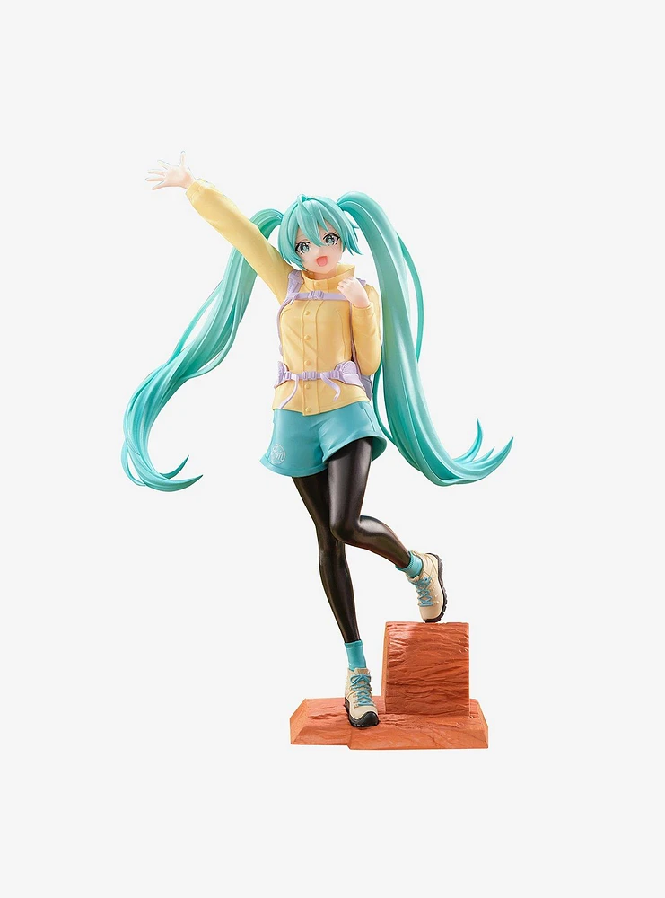 Banpresto Hatsune Miku Holiday Memories (Mountain Climbing) Figure