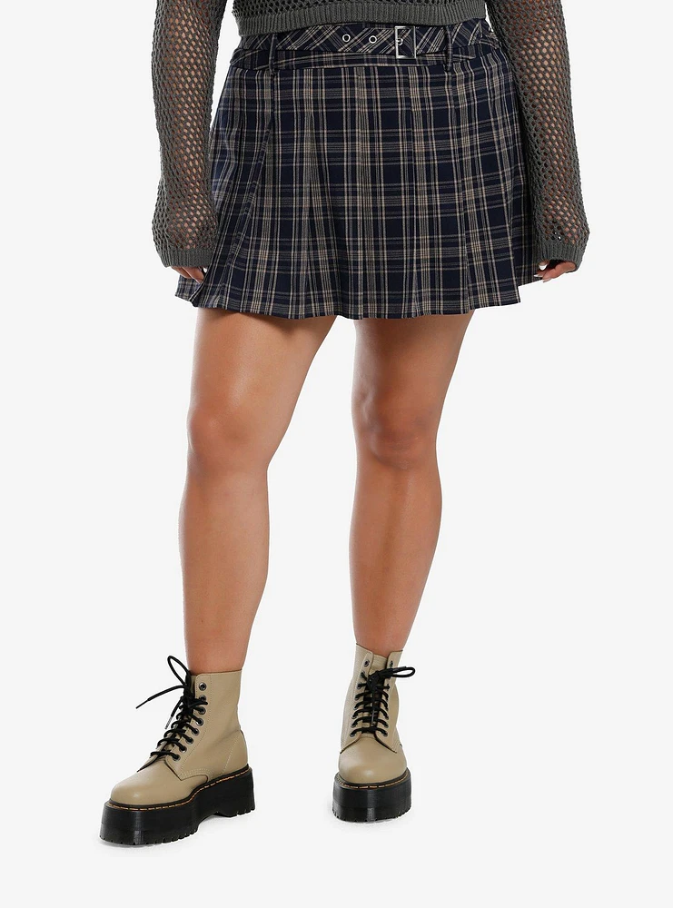 Social Collision Black & Beige Plaid Pleated Mini Skirt Plus