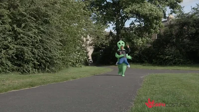 Kids' Inflatable Alien Pick-Me-Up Costume