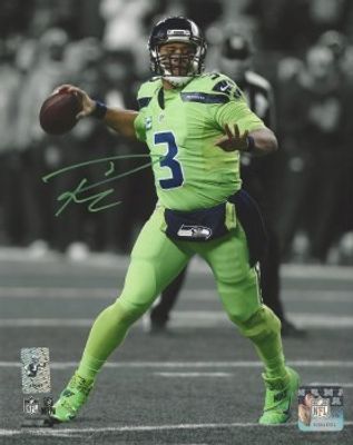 RUSSELL WILSON AUTOGRAPHED HAND SIGNED SEATTLE SEAHAWKS 8X10 PHOTO