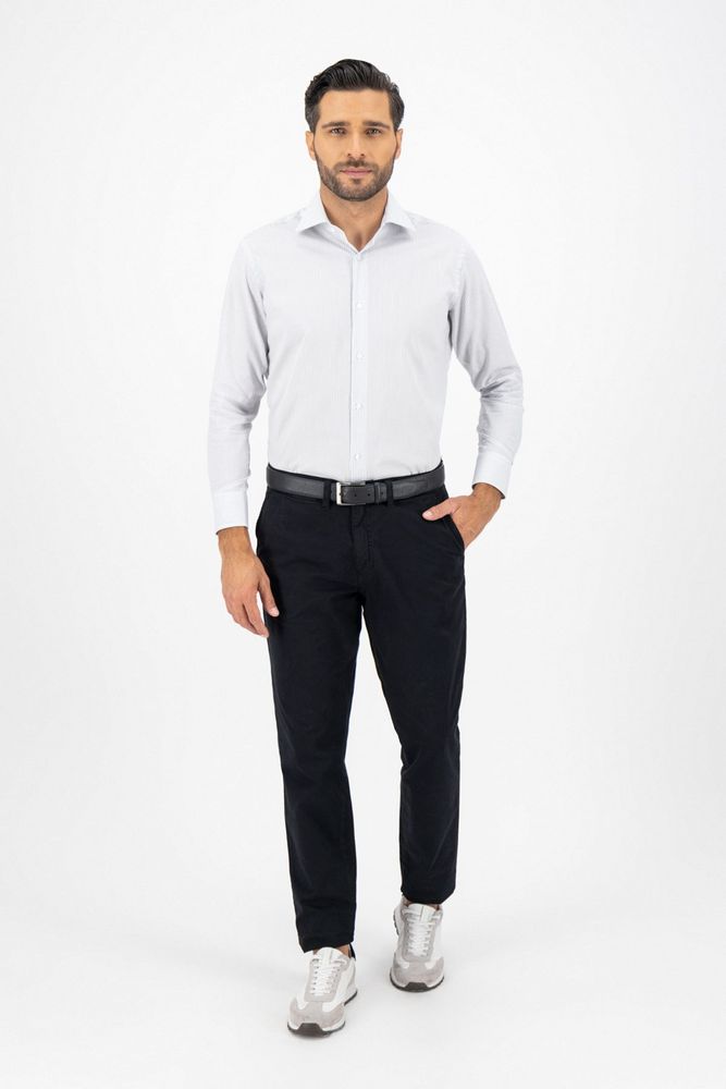 Pantalón Sport Roberts Color negro Regular fit