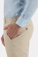 Pantalón vestir Robert's color beige, slim fit