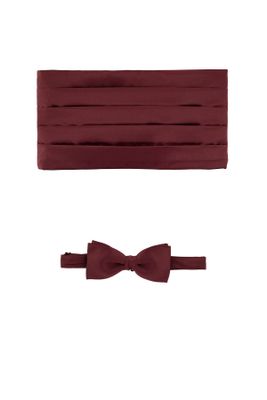 Corbata de moño y faja marca Robert´s color vino.