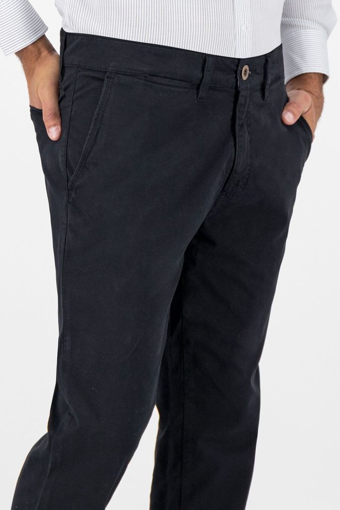 Pantalón Sport Roberts Color negro Regular fit