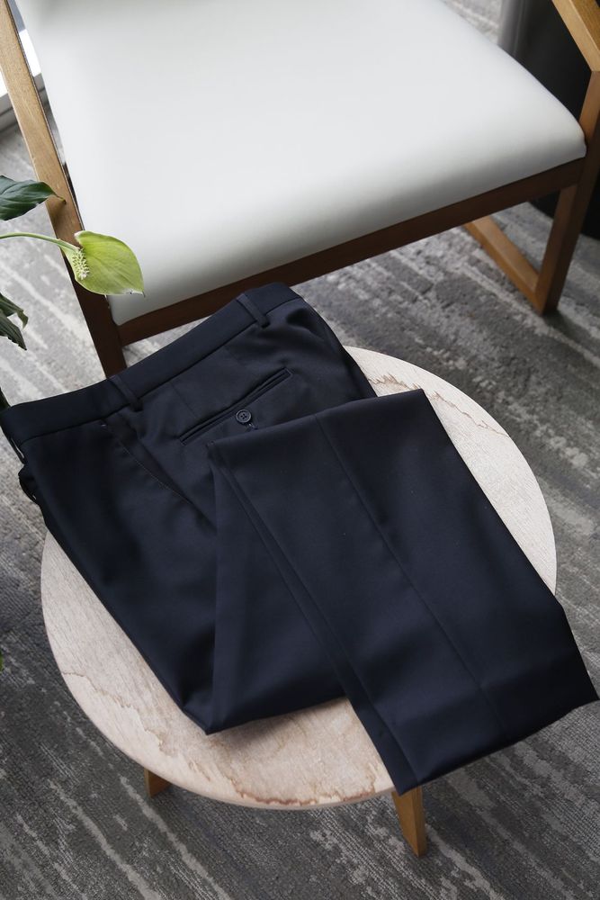 Pantalón Separate Slim fit en color Negro