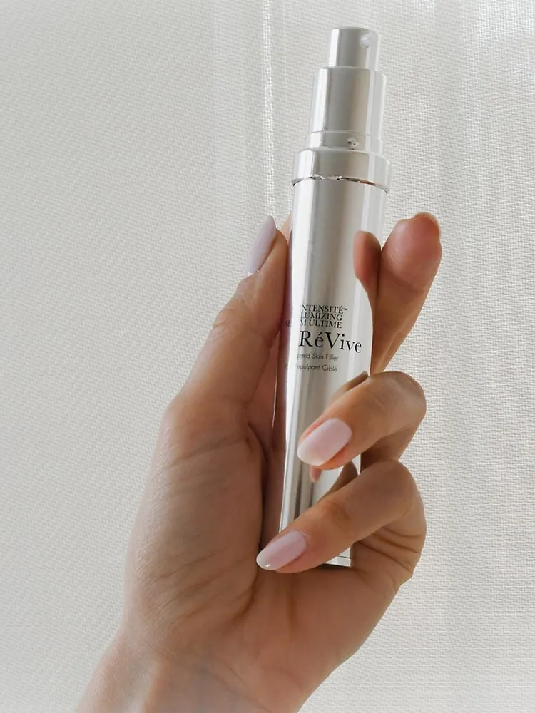 Intensité Volumizing Serum Ultime Targeted Skin Filler