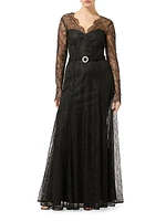 Elegante Venosa Belted Lace Gown