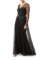 Elegante Venosa Belted Lace Gown