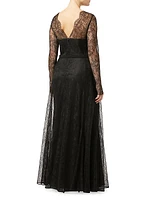 Elegante Venosa Belted Lace Gown