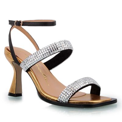 LUIZA BARCELOS TERA HEELS