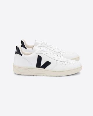 V- Leather Sneakers