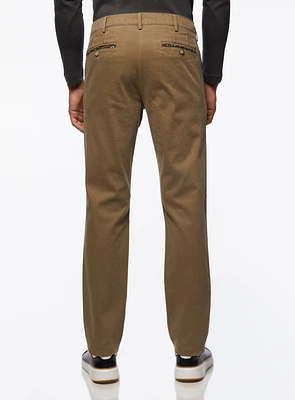 Chino taupe à micro texturé