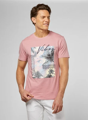 T-Shirt rose à imprimé de feuilles tropicales