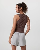 Pose Modern Tank