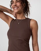 Pose Modern Tank