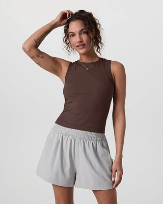 Pose Modern Tank