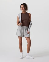 Pose Modern Tank