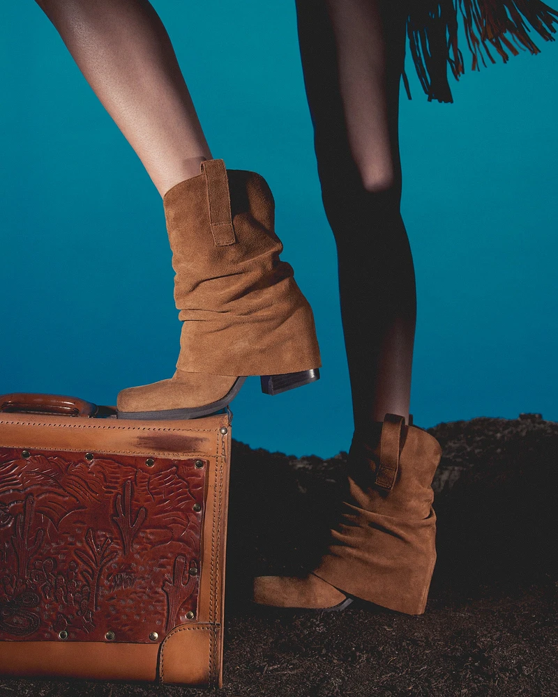 PIA TAN SUEDE