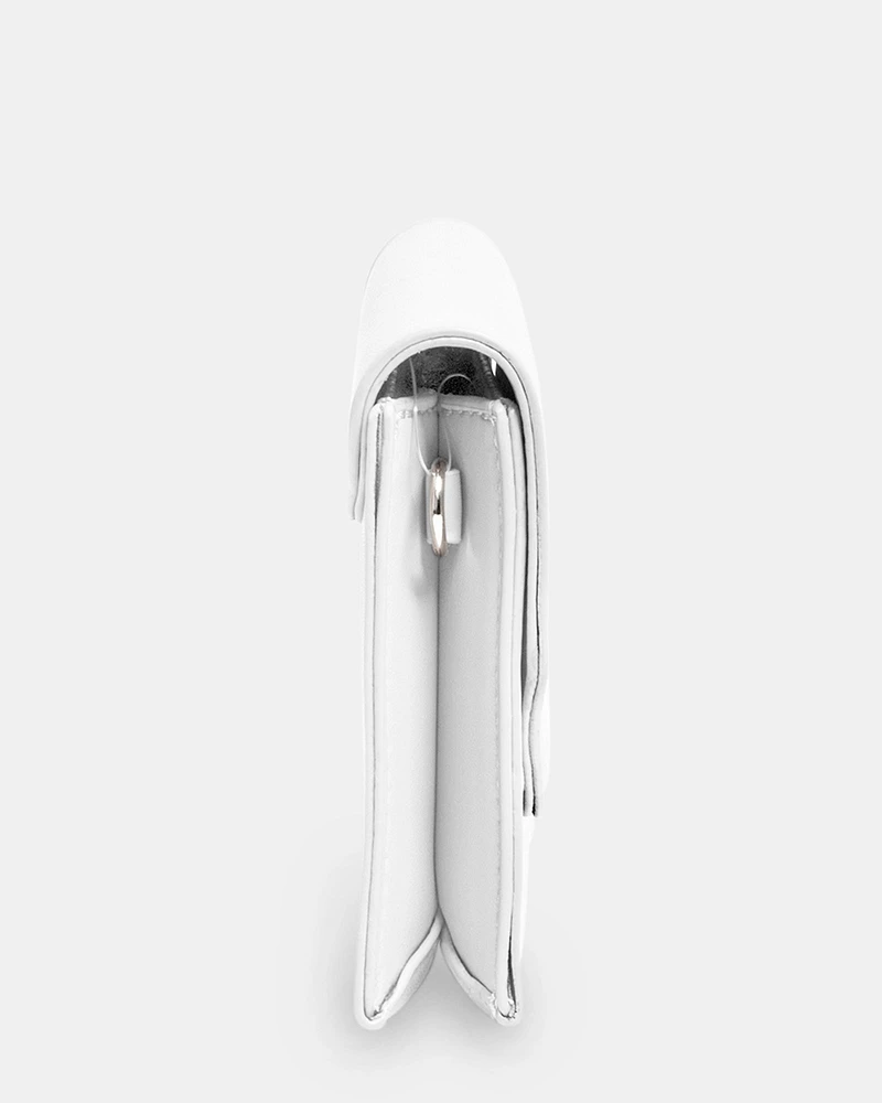 BWORLDLY WHITE