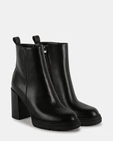 BLURED BLACK
