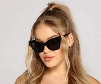 Sleek Style Cat-Eye Sunglasses