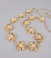Flower Power Faux Pearl Chain Belt