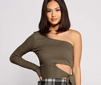 Single Sleeve Ribbed Crop Top