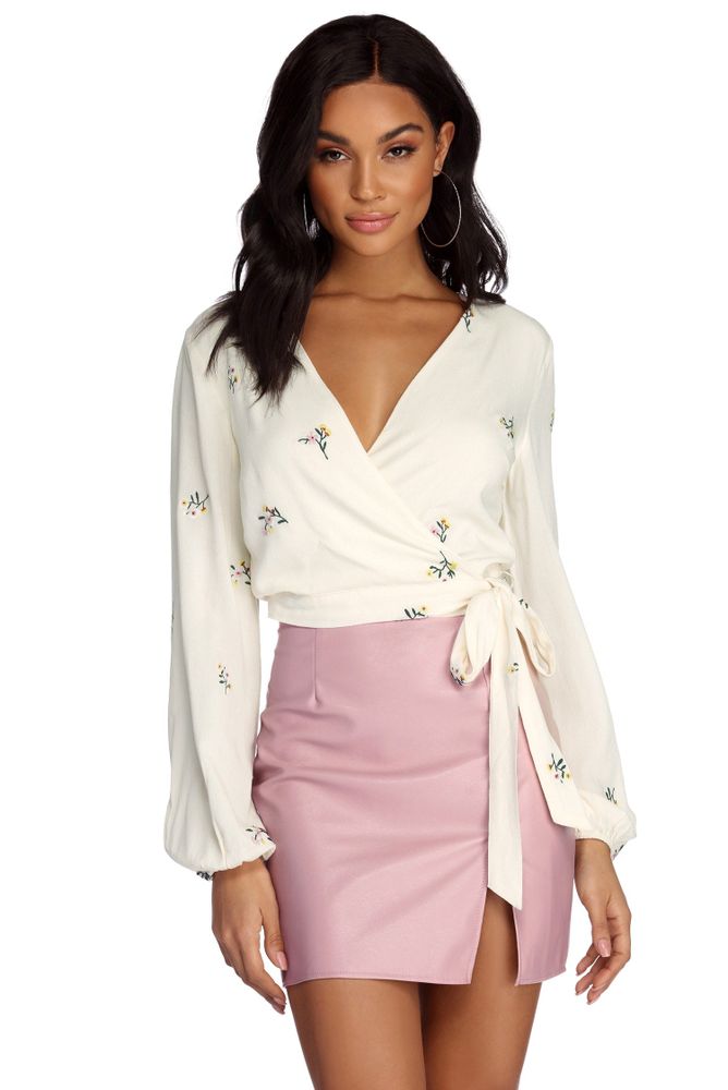 Gevangenisstraf beproeving manager Windsor Spring Into Action Wrap Blouse | Hawthorn Mall