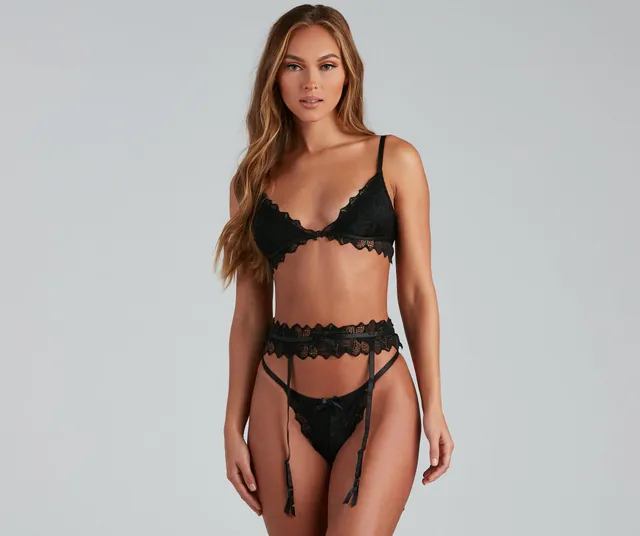 Edgy Display Lace Bra And Panty Set