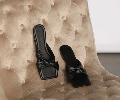 Chic Trendsetter Square Toe Sandals