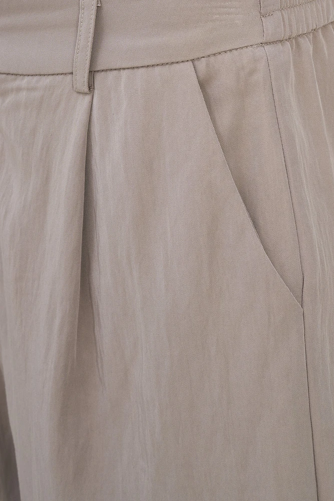 Pleated Viscose Shorts | Ema&Carla