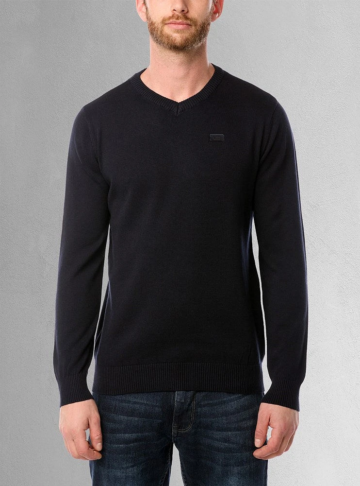 Men's basic v-neck sweater