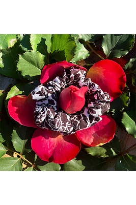 Flower Print Scrunchie | Black