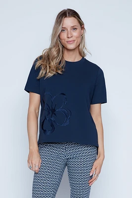 Le t-shirt brodé de fleurs